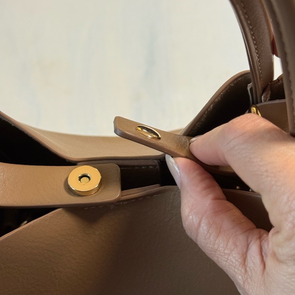 Elegant Black and Tan Women's Handbag Set - Picture 3 of 8